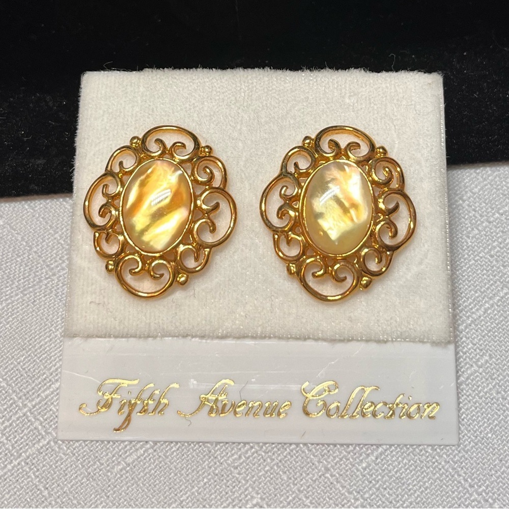 Fifth Avenue Collection Gold & mother of pearl Earrings
NEW
Lead free